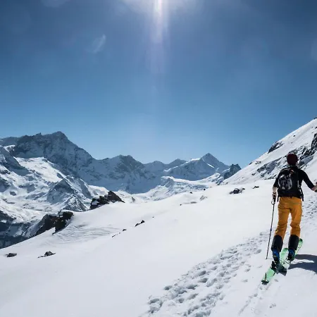 C By Interhome شقة