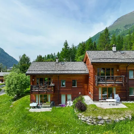 C By Interhome شقة